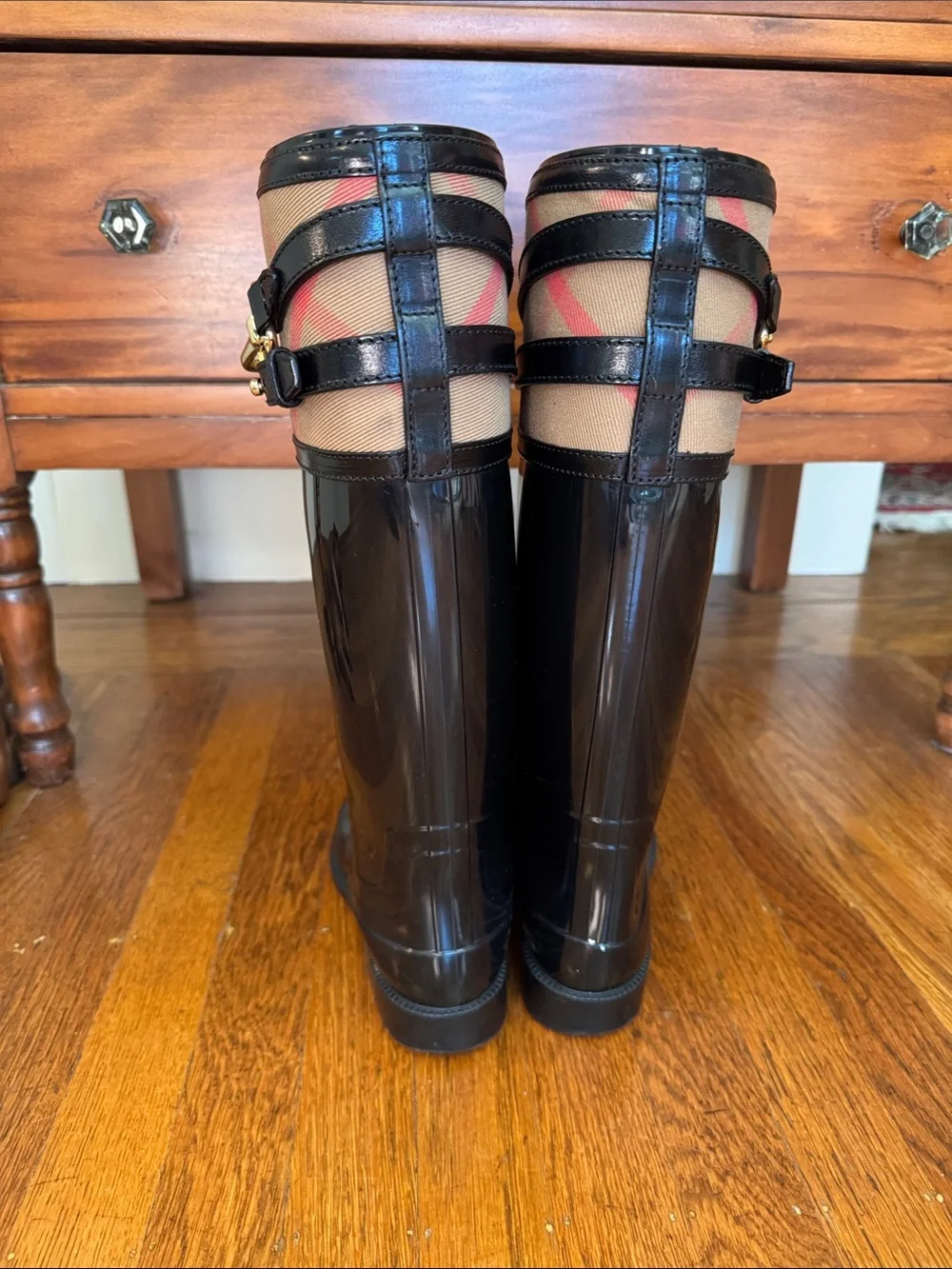Burberry Black Gloss Rain Boots with Beige Plaid Cuff